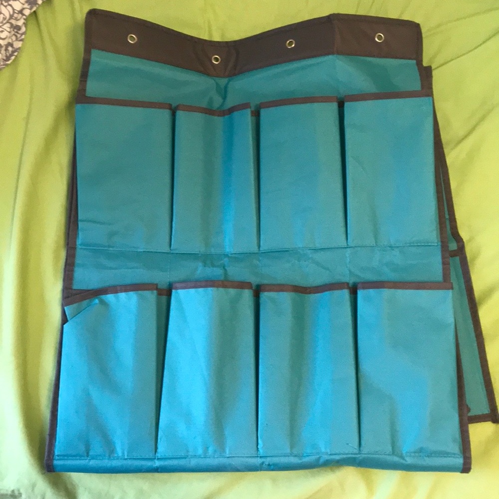 Hanging or wall mounted shoe holder or organizer